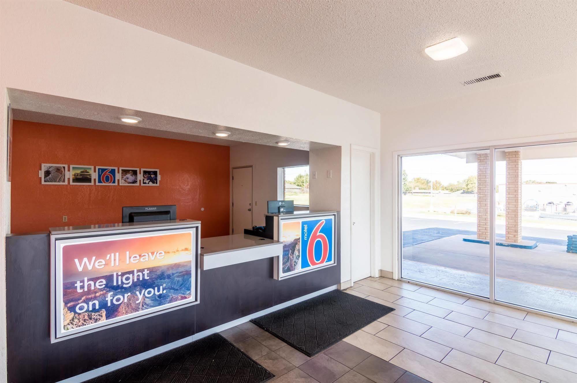 Motel 6-Clinton, Ok Екстер'єр фото